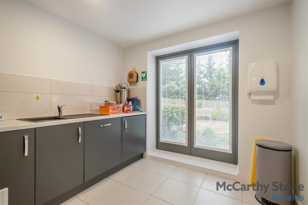 Additional image 36 of Great North Road, Hatfield