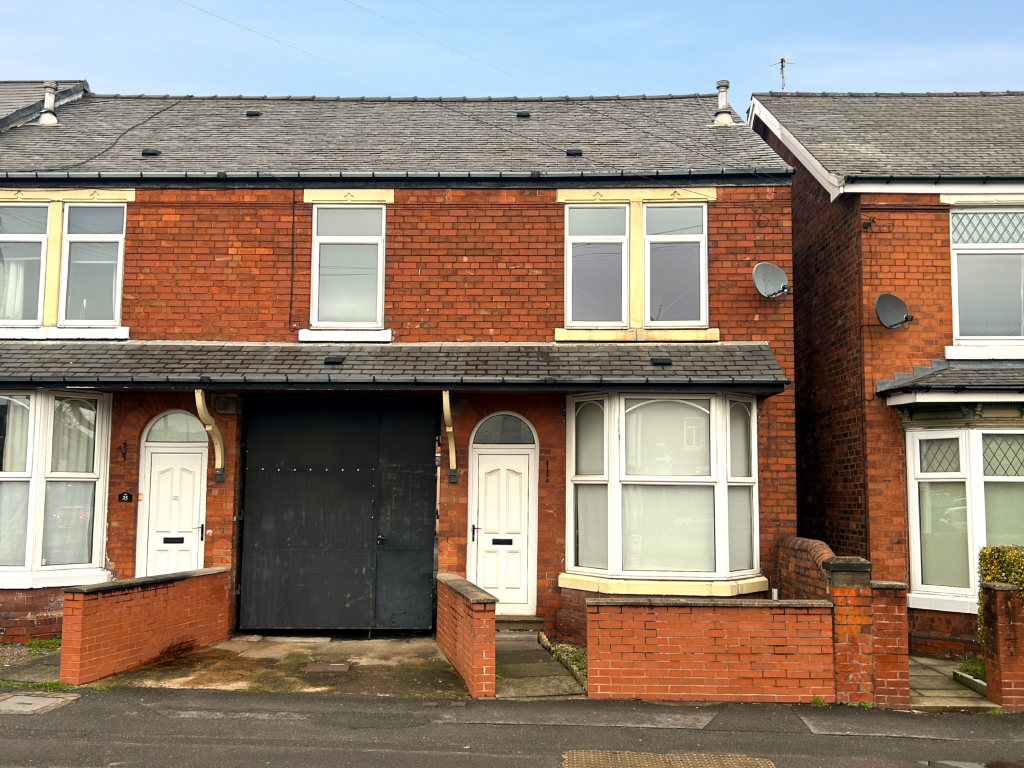 Main image of property: 33 Old Road, Chesterfield, Derbyshire S40 2RE