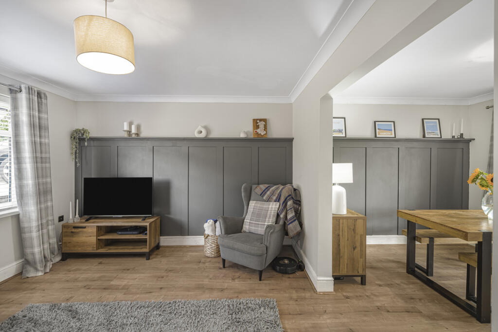 House in Newport - View 4