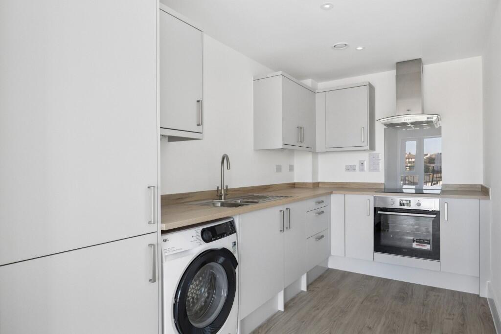 Main image of property: Gateway House,
Runwell Road,
Wickford,
Essex
SS11 7HG