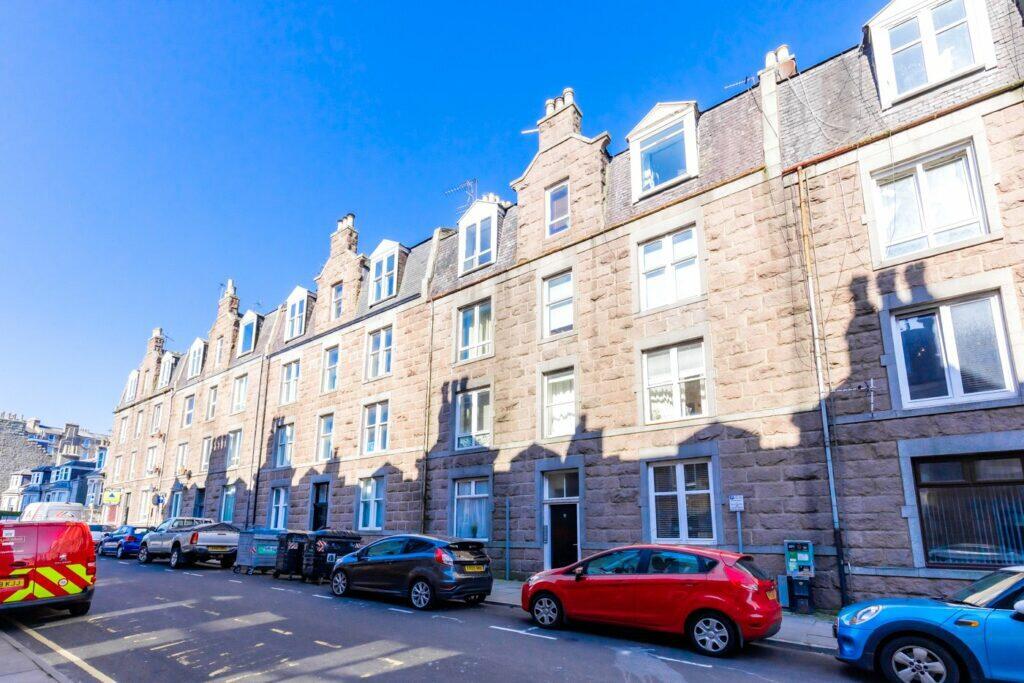 Main image of property: 7A Raeburn Place, Aberdeen, AB25 1PP