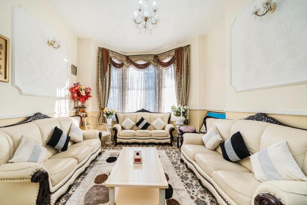 Lea Bridge Road, London, E10 photo 2