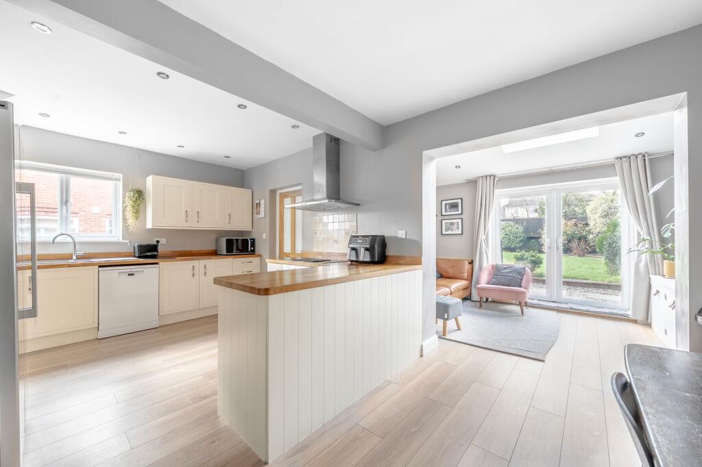 Ash Road, Harrogate, HG2 photo 2