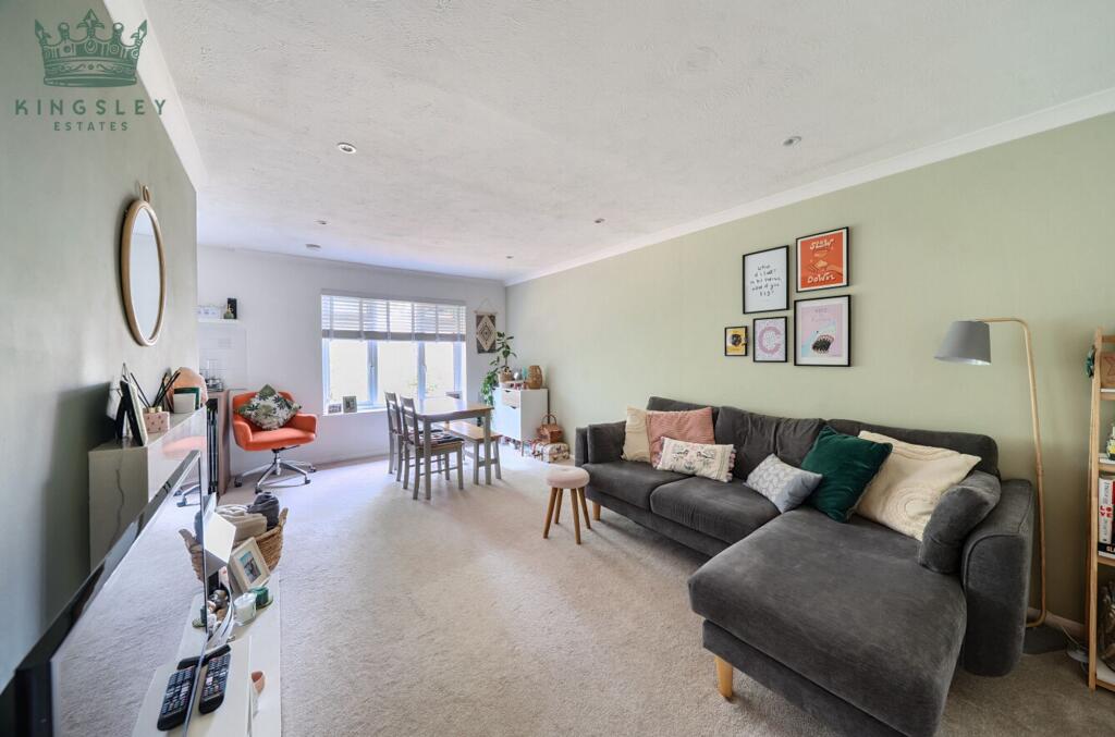 Apartment in Watford, Hertfordshire - More