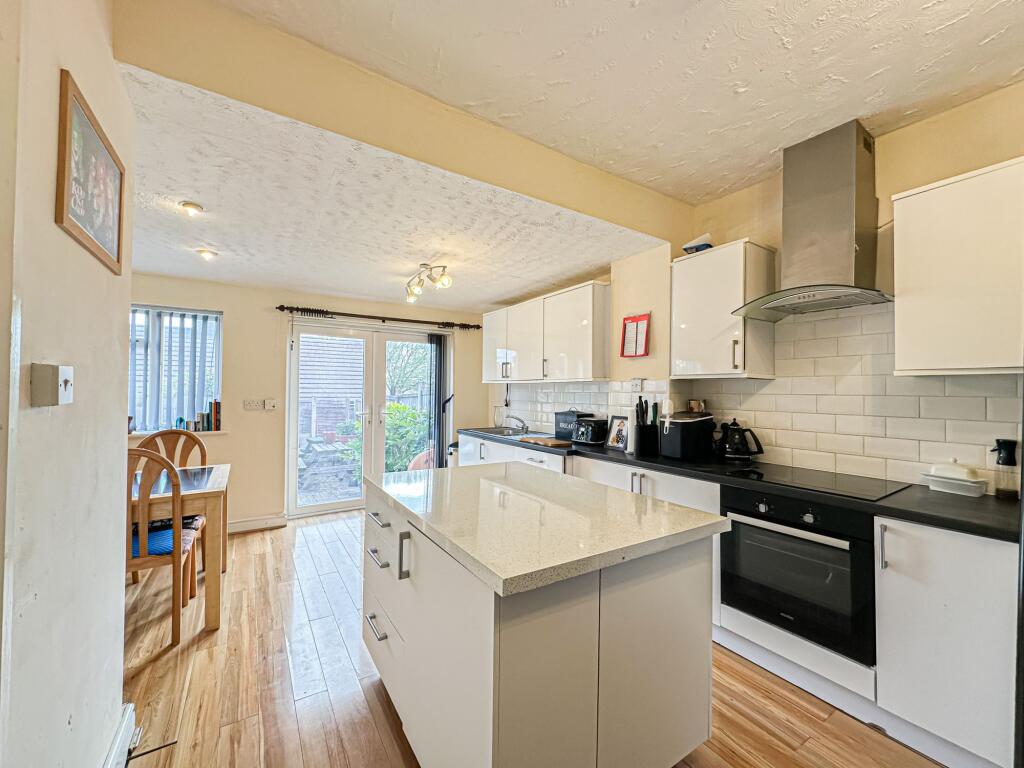 House in Heswall, Liverpool City Region - View 2