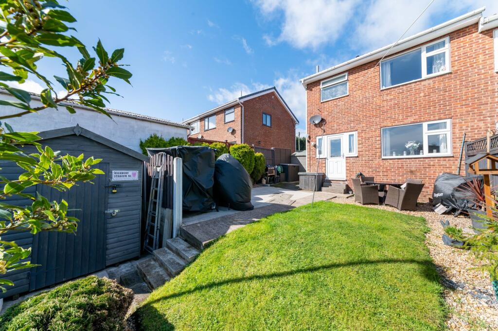 Woodmoor Drive, Crigglestone, WF4 photo 3