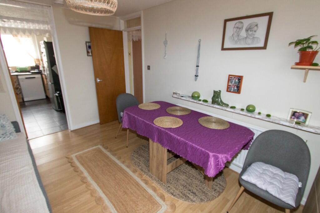 Stockwell Grove, Wrexham, Wrexham (County of), LL13 photo 4