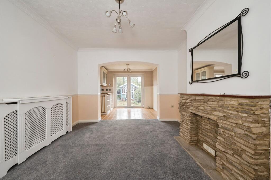 House in Southampton, Regents Park - More