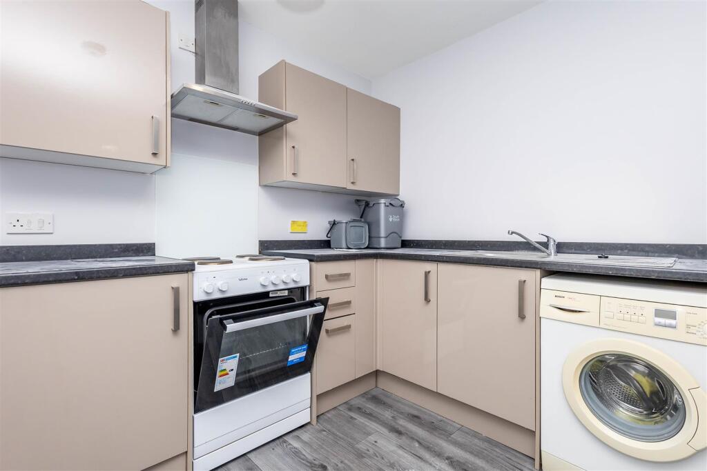 Apartment in Preston, Cuerden Green, Lostock Hall - More