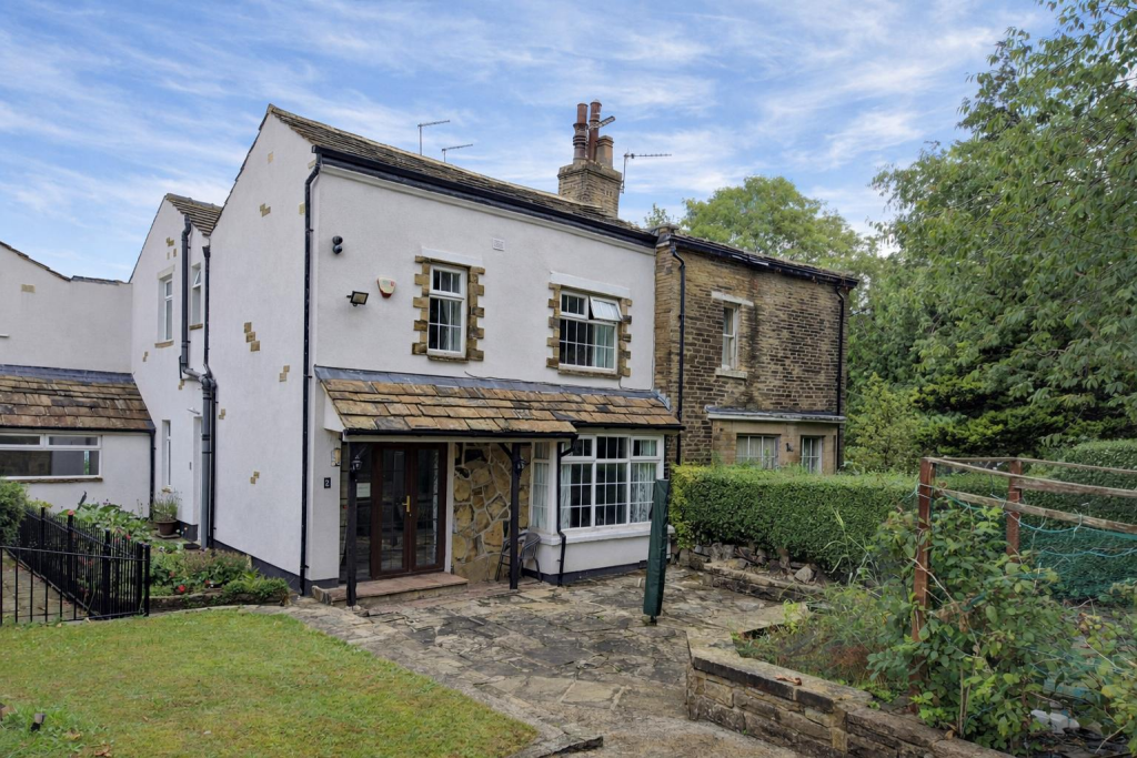4-bed house on Manor House Gardens, Leeds Rd, Eccleshill, £250,000