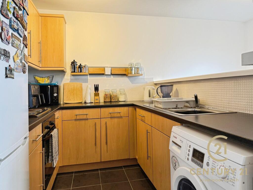 Apartment in Liverpool, Hunts Cross - View 5