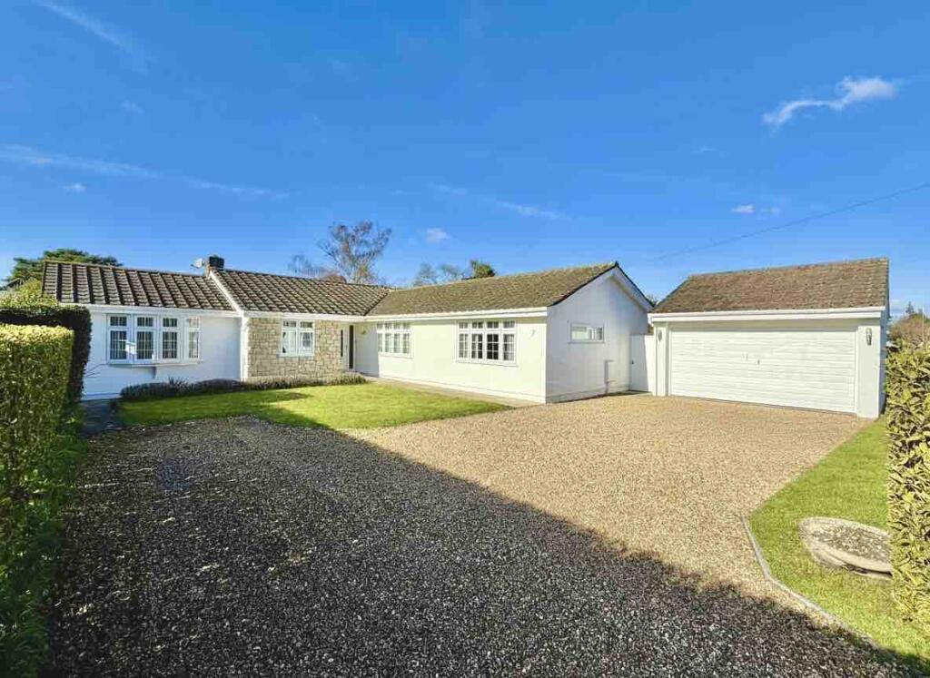 Laurel Close, St. Leonards, BH24 2NA