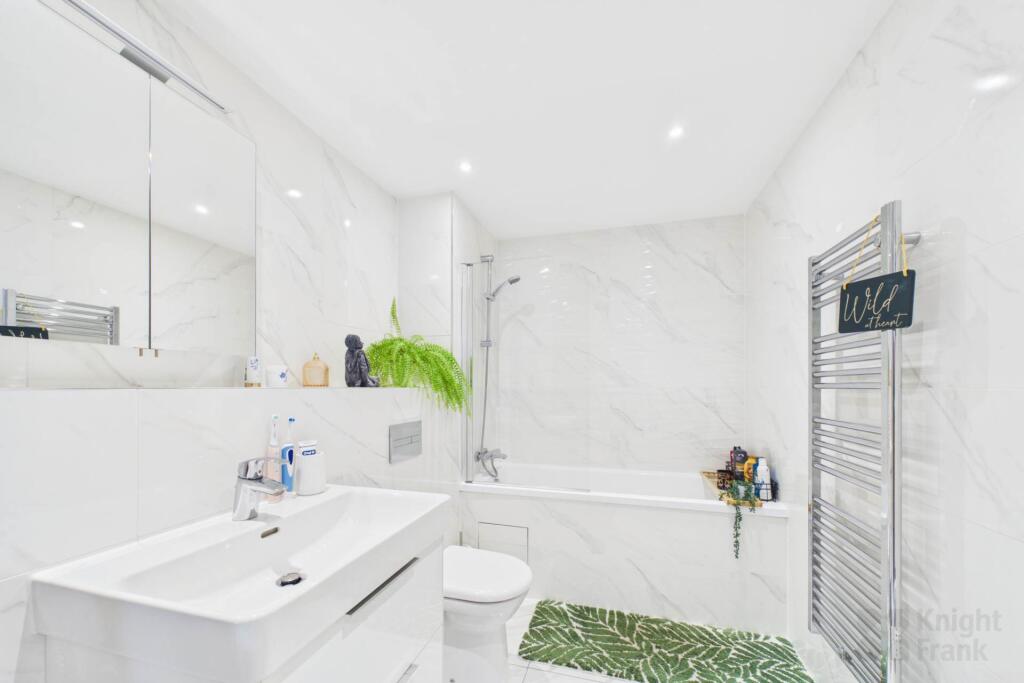 Apartment in St Clement - More