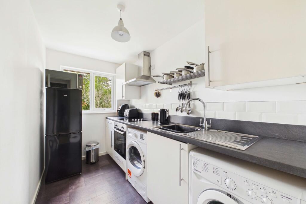Apartment in Paignton, Roselands - More