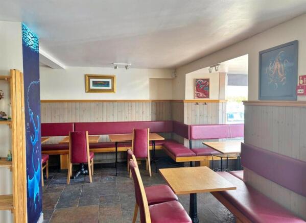 Bar / dining area