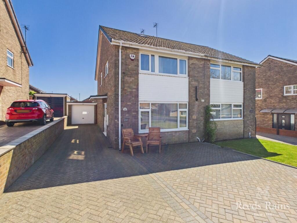 3-bed semi-detached on Trentham Drive, Bridlington, East Yorkshire, YO16, £215,000