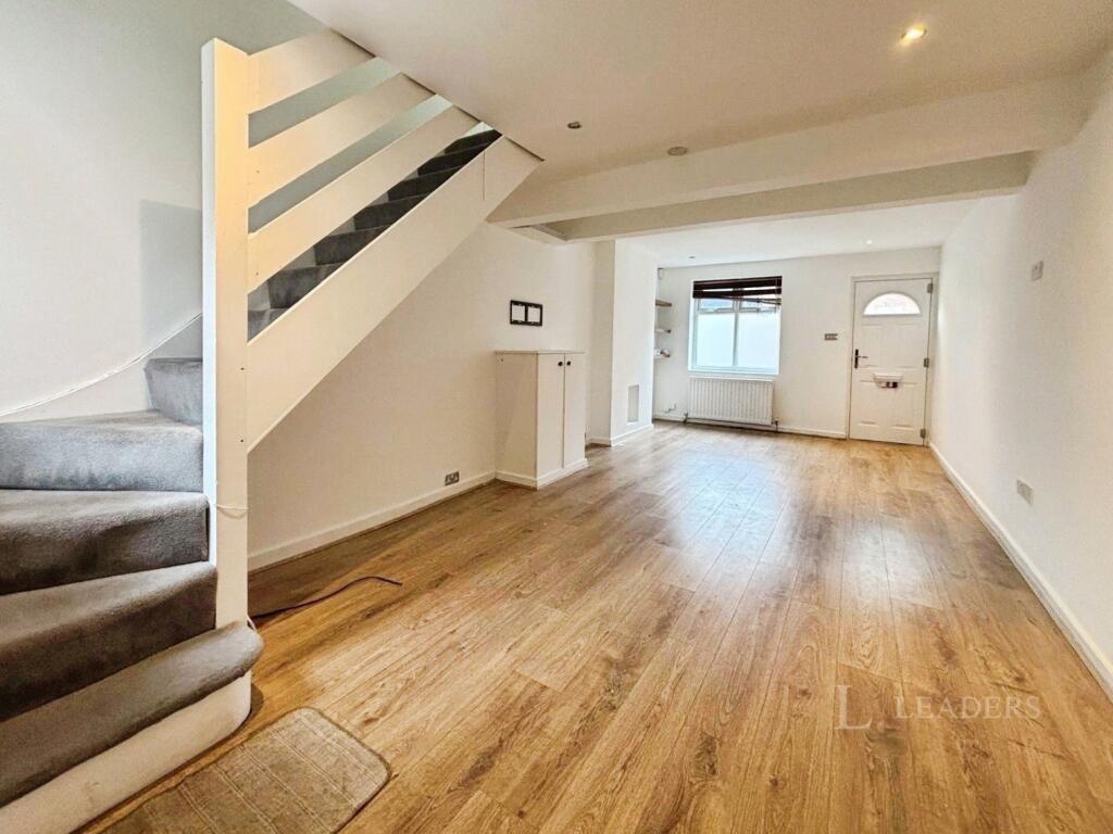 House in Croydon - View 4