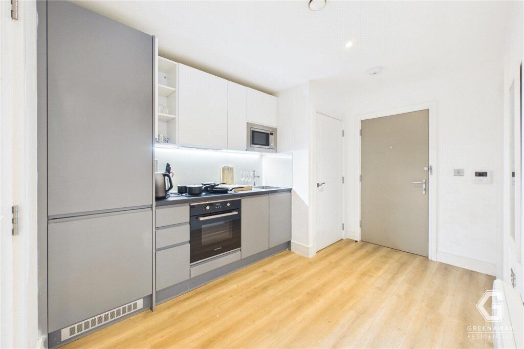 Apartment in Redhill - View 3