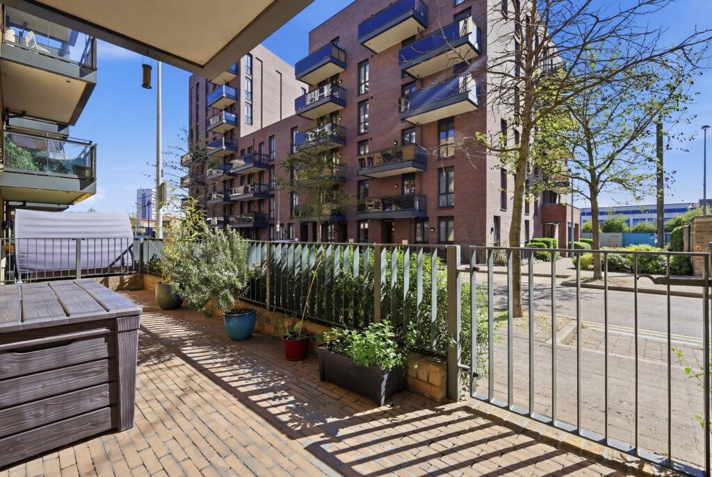 Main image of property: Sheave Court, Bow, E3