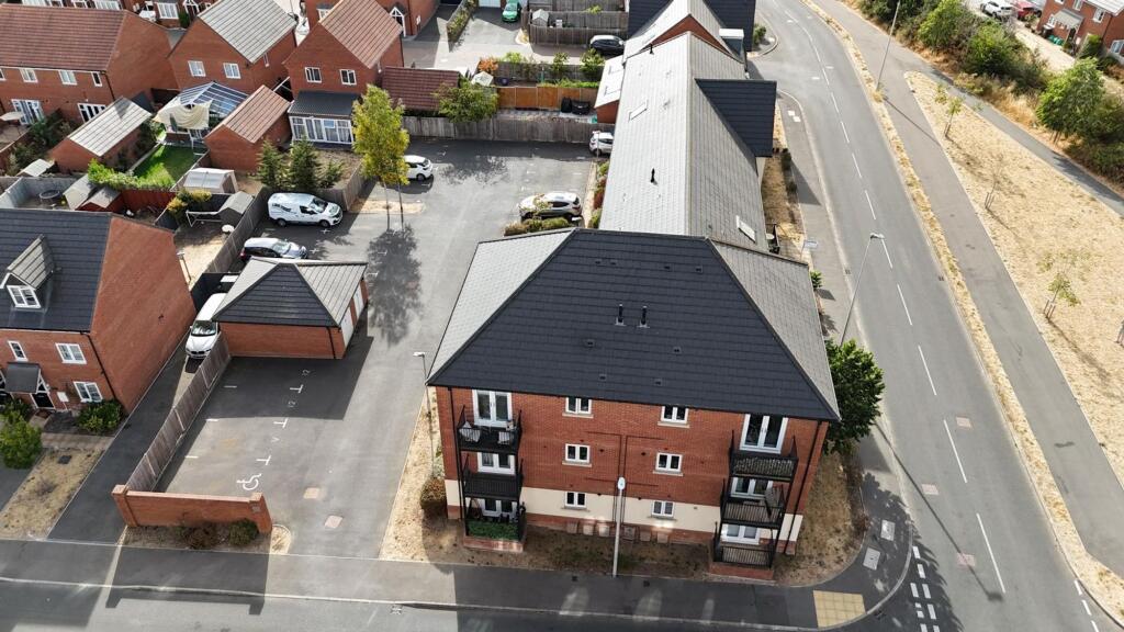 Apartment in Shinfield, Ryeish Green - View 5