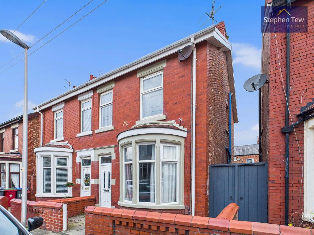 3-bed semi-detached on Lindsay Avenue, Blackpool, FY3, £125,000