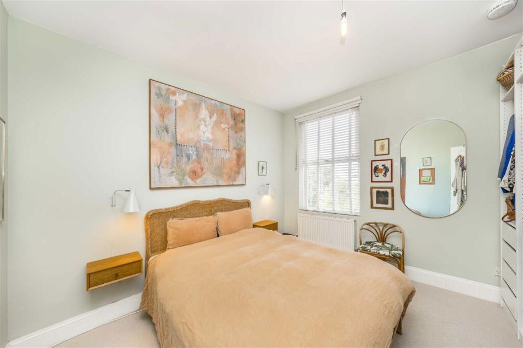 Apartment in London, Blenheim Gardens Estate, Streatham Hill - View 4