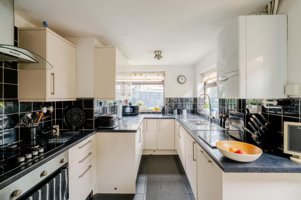House in Bristol, Kingswood - More
