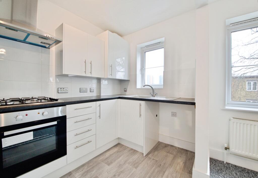 Apartment in London, Rush Green - View 3