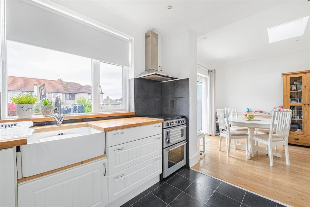 Burleigh Avenue, Sidcup, DA15 8QA - More