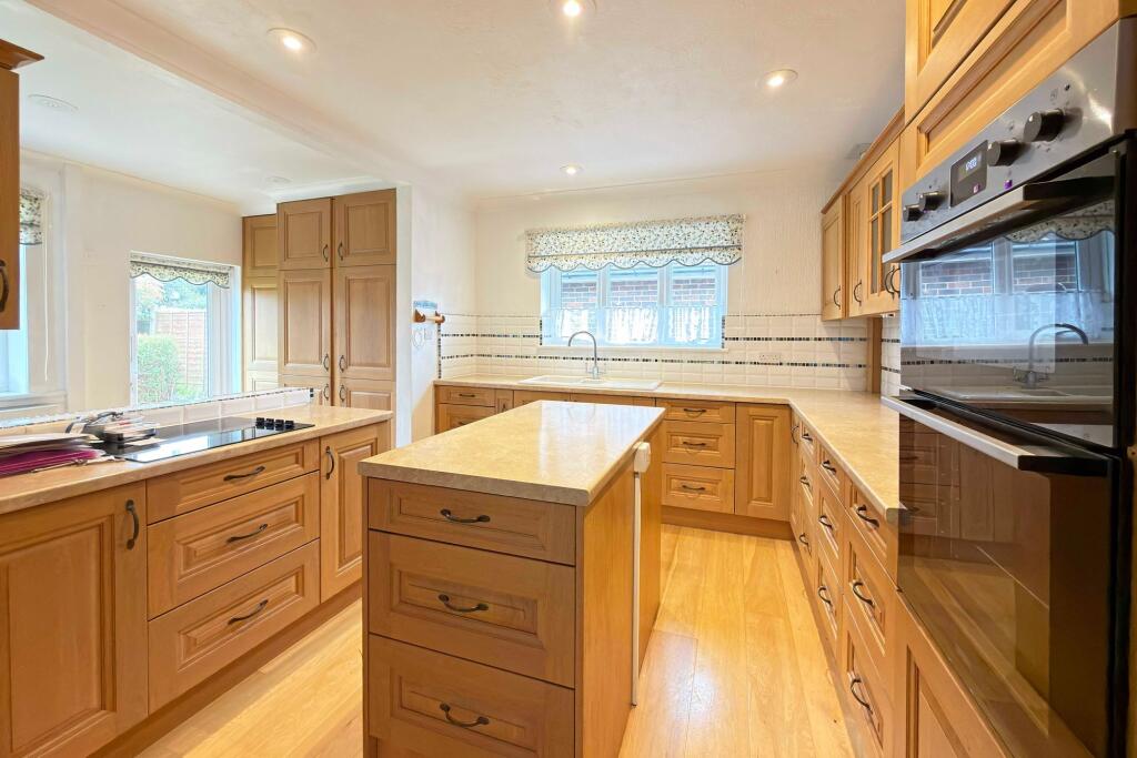 Ruston Park, Rustington, BN16 photo 3