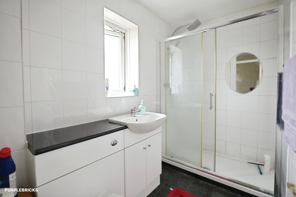 Shaw Crescent, Tilbury, RM18 photo 3