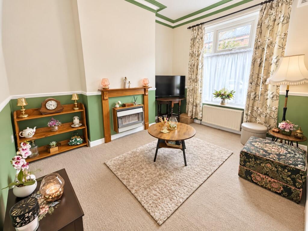 House in Stockport, Heaton Norris, Shaw Heath - View 3