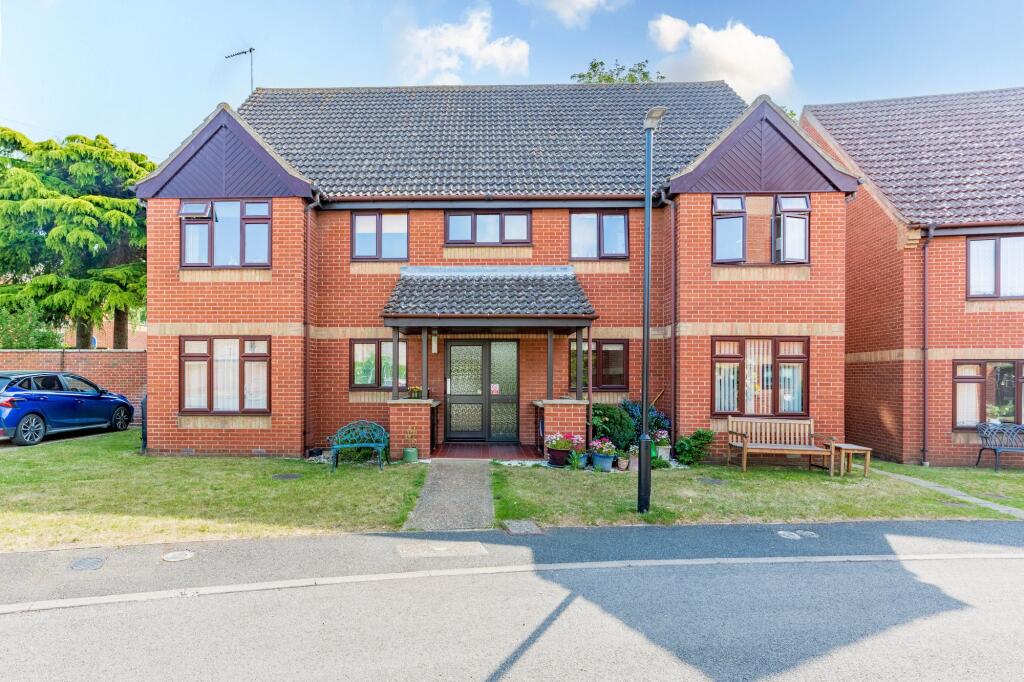 2-bed flat on Parkside Court, Diss, £150,000
