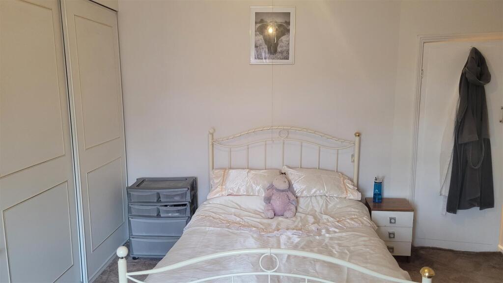 House in Wakefield - View 5