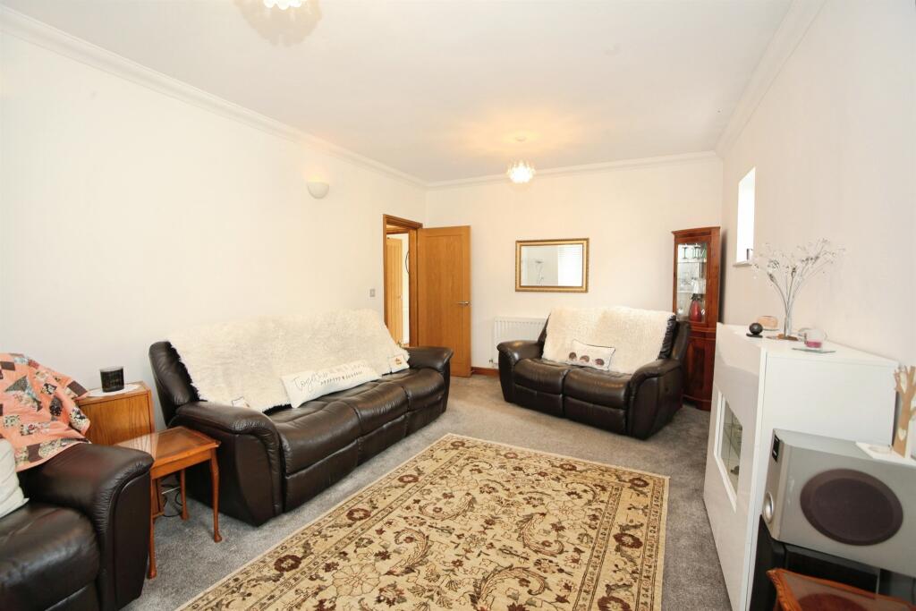 St. Cenydd Road, Caerphilly photo 4