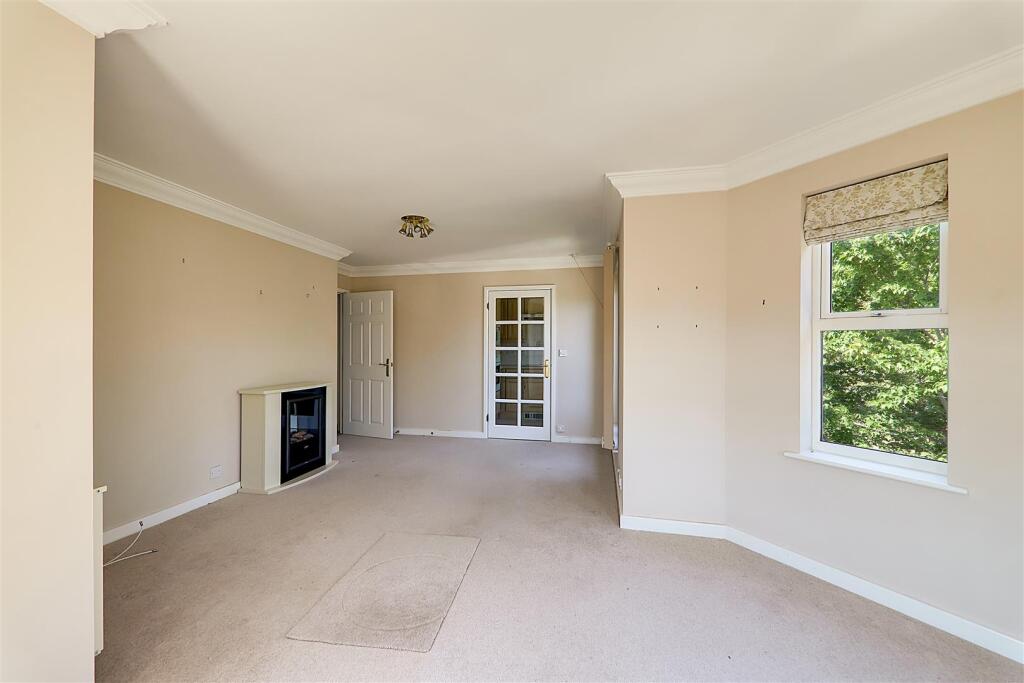 Apartment in Worthing, West Sussex - View 4