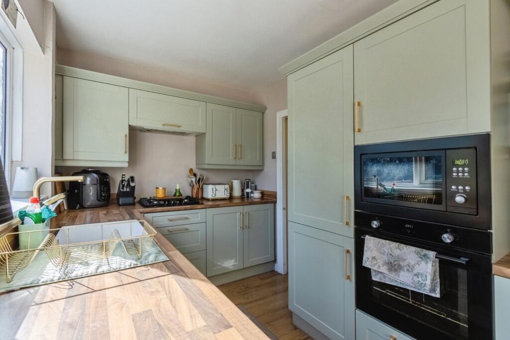Main image of property: Park Avenue, Lofthouse, Wakefield, West Yorkshire, WF3