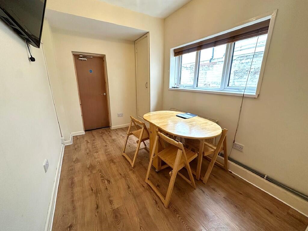 House in Portsmouth - View 5