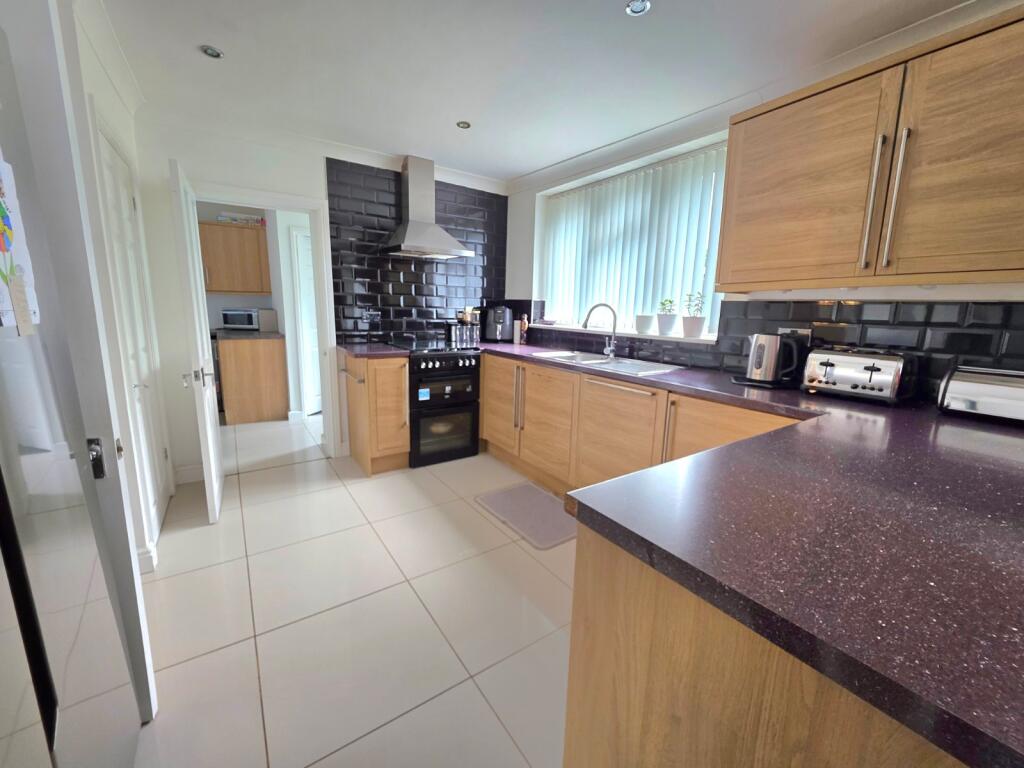 Coalpit Fields Road, Bedworth, Warwickshire, CV12 photo 3