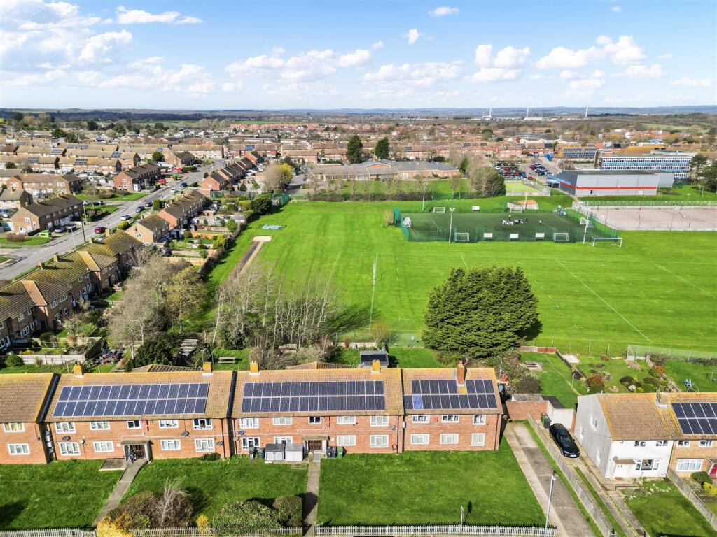Parkfield Avenue, Eastbourne photo 4
