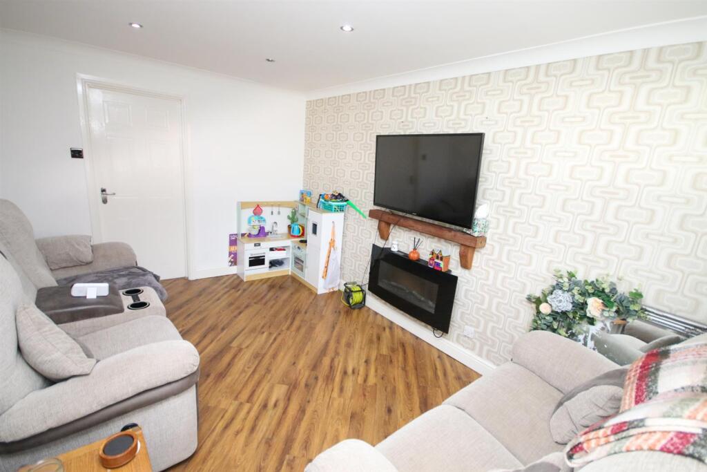 Sutherland Street, Eccles photo 3