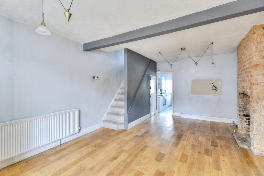 House in Northampton, St David's, Kingsthorpe - View 3