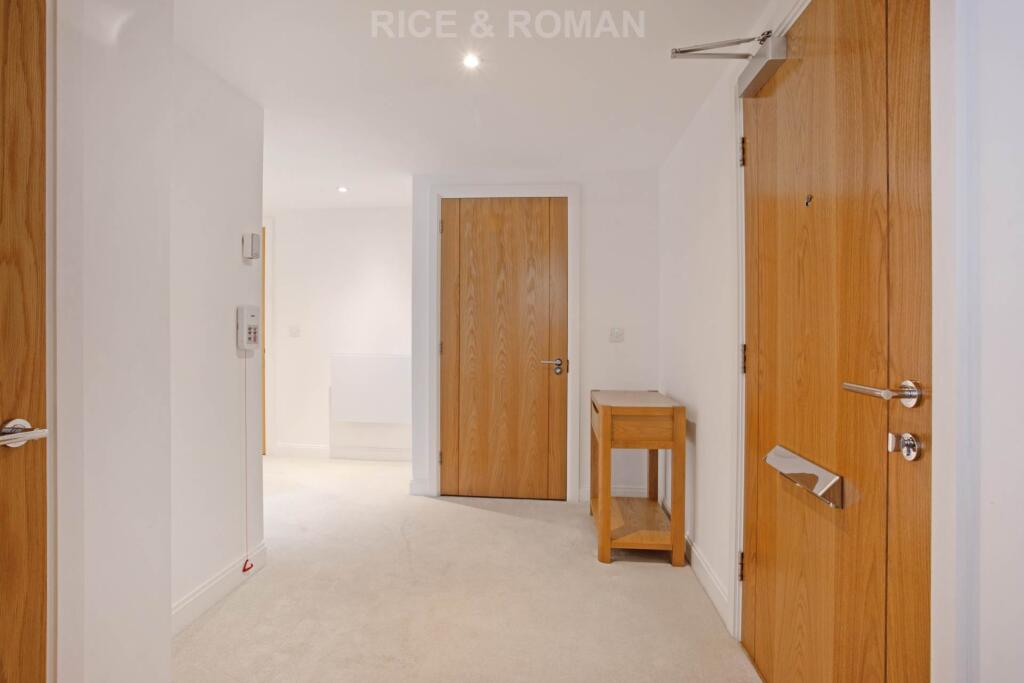 Apartment in Cobham - More
