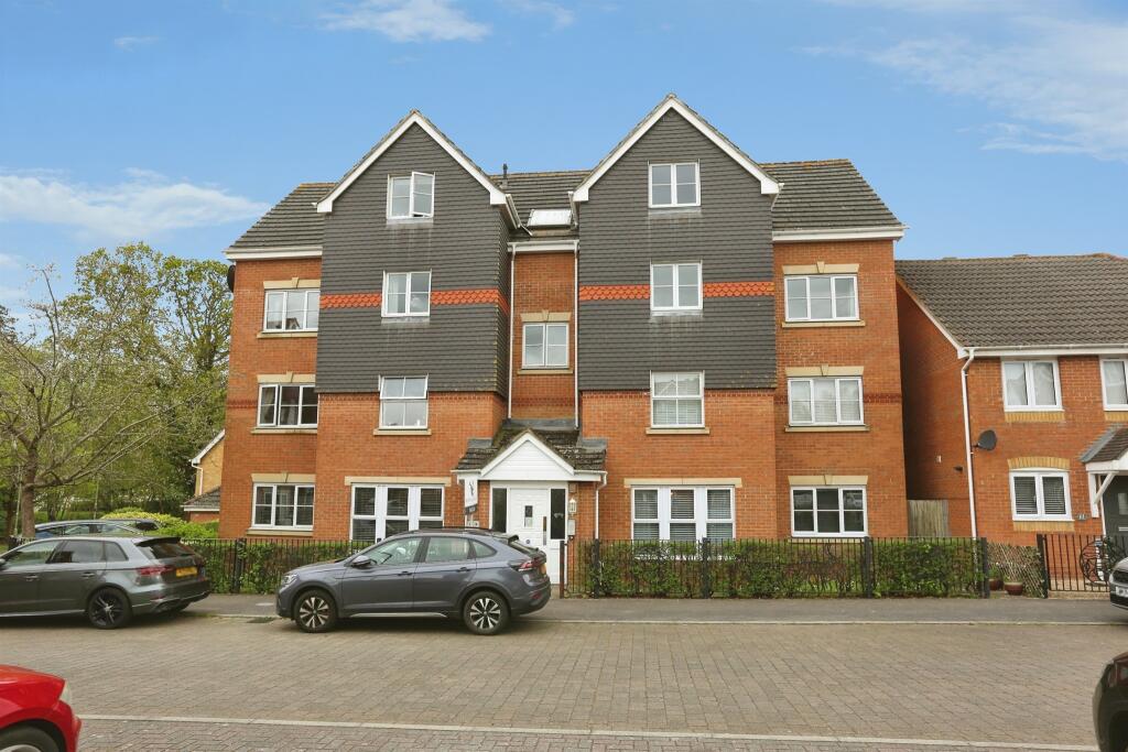 Main image of property: Fawn Crescent, Hedge End, Southampton