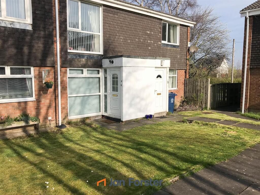 2-bed flat on 21 Skelton Court, £115,000