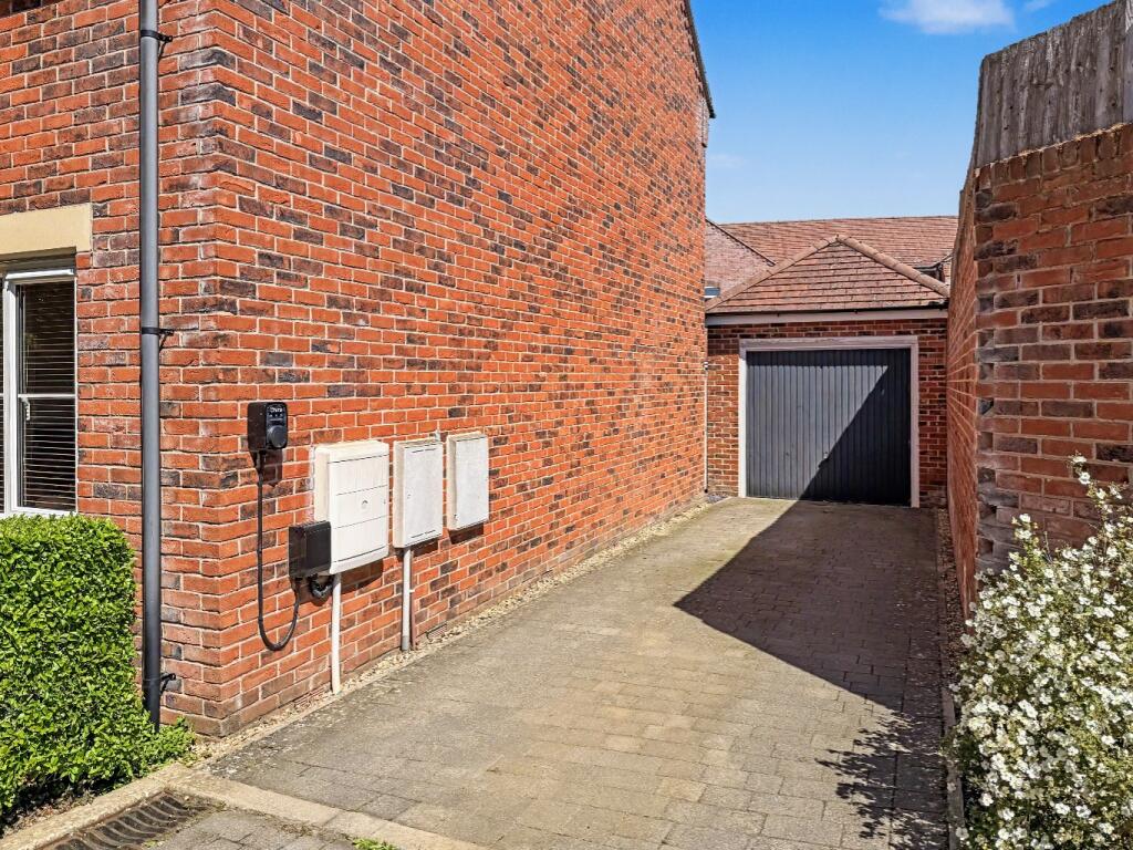 House in Daventry, West Northamptonshire - View 3