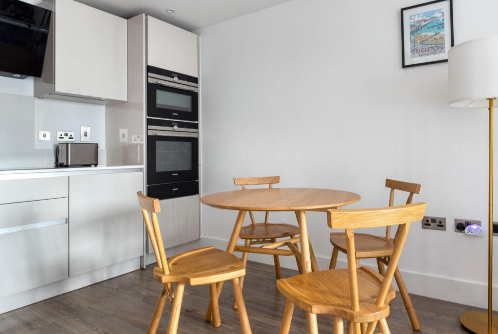 Apartment in London - More