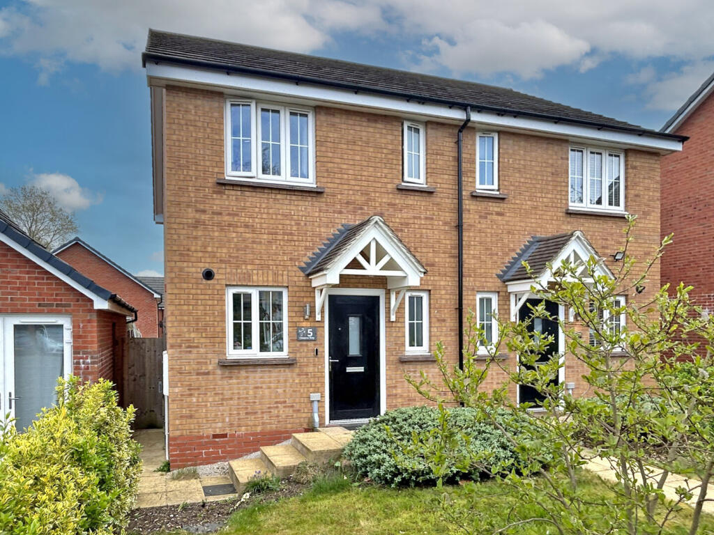 2-bed semi-detached on Citizens Way, Wednesbury, £220,000