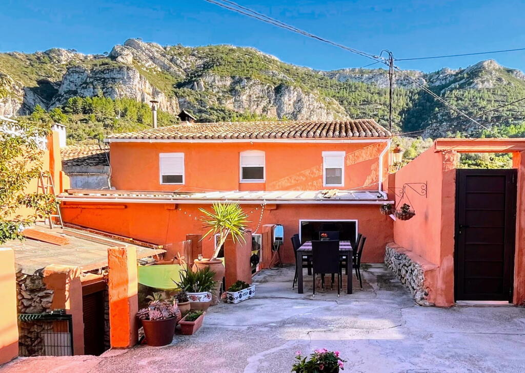 Main image of property: Valencia, Alicante, Llosa de Camacho