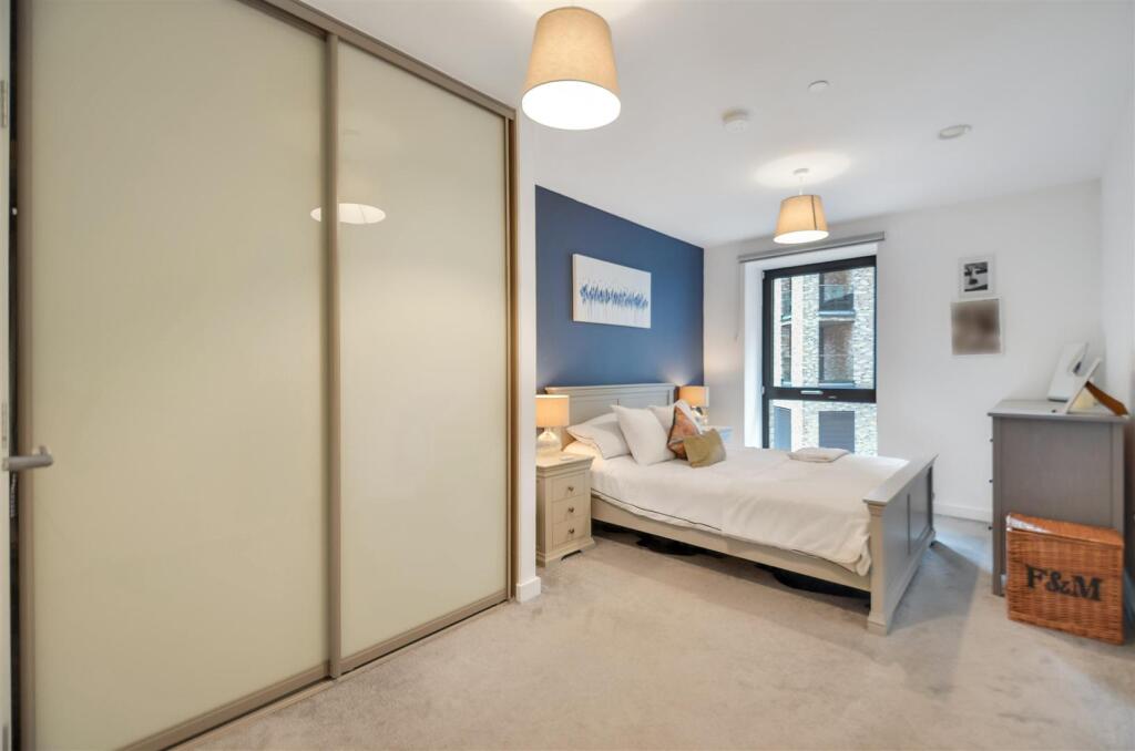 2-bed flat on Osiers Road, Putney, SW15, £175,000